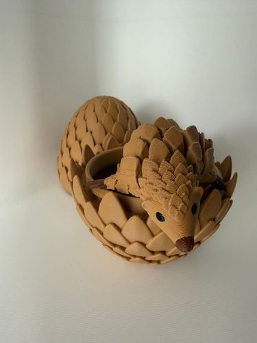Pangolin z jajkiem