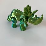 Dinozaur Triceratops thumbnail 2